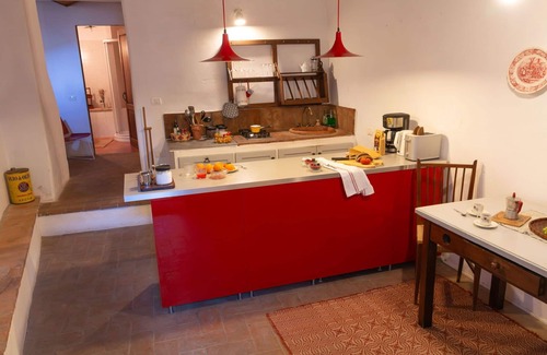 Pergine Valdarno House | Stunning private villa for 2 guests with WIFI, hot tub, A/C, TV and pets allowed, close to Arezzo