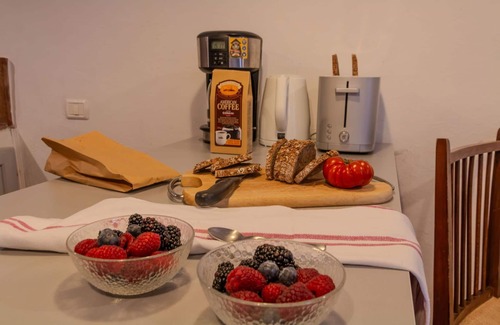 Pergine Valdarno House | Stunning private villa for 2 guests with WIFI, hot tub, A/C, TV and pets allowed, close to Arezzo