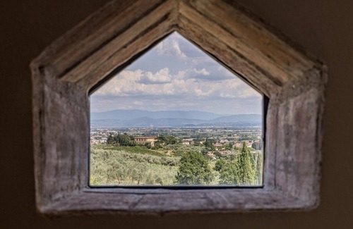 Carmignano Villa | Stunning private villa with WIFI, A/C, pets allowed and panoramic view, close to Florence