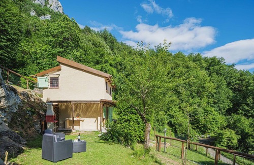 Stazzema House | Stunning private villa for 4 people with WIFI, TV, terrace and pets allowed