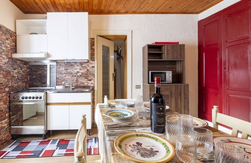 Villa di Tirano House | Stunning private villa for 7 people with WIFI, A/C, TV, patio and pets allowed