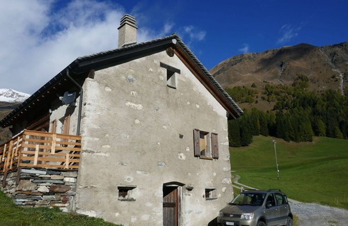 Blenio House | Stunning private villa for 5 people with WIFI, TV, pets allowed and panoramic view