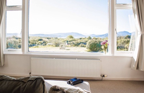Portree House | Stunning private villa for 4 guests with WIFI, TV and patio