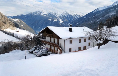 Finkenberg Villa | Stunning private villa for 18 people with WIFI, TV and terrace