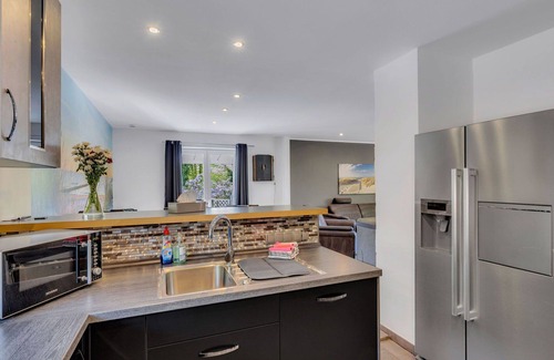 Wingst House | Stunning private villa for 8 guests with WIFI, TV, terrace and pets allowed