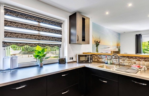 Wingst House | Stunning private villa for 8 guests with WIFI, TV, terrace and pets allowed