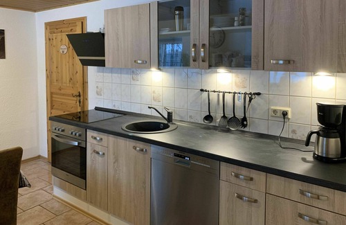 Grossschoenau House | Stunning private villa for 5 guests with WIFI, hot tub, TV, terrace and pets allowed