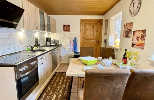 Grossschoenau House | Stunning private villa for 5 guests with WIFI, hot tub, TV, terrace and pets allowed