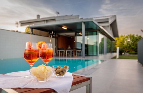 Arzergrande Villa | Stunning private villa with hot tub, A/C, private pool, WIFI, sauna, TV, patio and pets allowed