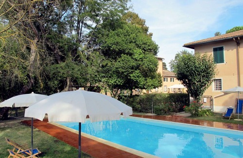 San Miniato Basso House | Stunning private villa for 20 people with private pool, WIFI, TV, patio and pets allowed