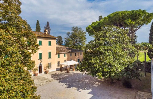 San Miniato Basso House | Stunning private villa for 20 people with private pool, WIFI, TV, patio and pets allowed