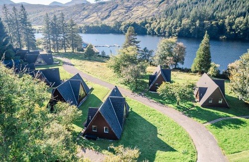 South Laggan House | Stunning private villa for 4 people with WIFI, TV, terrace, pets allowed and panoramic view