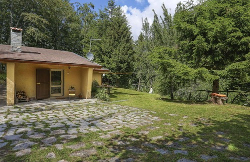 San Romano in Garfagnana House | Stunning private villa for 6 guests with WIFI, TV, patio and pets allowed