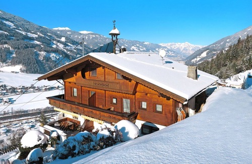 Distelberg House | Stunning private villa for 8 people with WIFI, pool, TV and patio