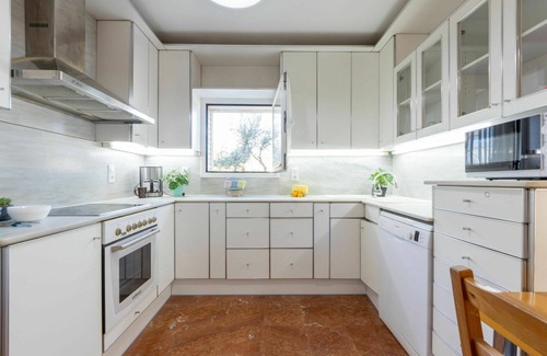 L'Ampolla House | Stunning private villa for 10 guests with A/C, WIFI, private pool, TV, patio and pets allowed