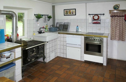 Thiefosse House | Stunning private villa for 12 people with WIFI, TV, patio and pets allowed
