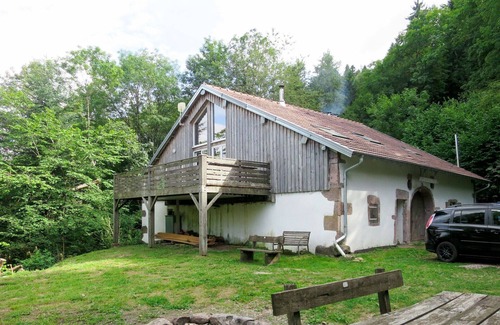 Thiefosse House | Stunning private villa for 12 people with WIFI, TV, patio and pets allowed