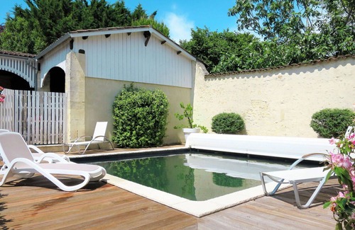 Vertheuil House | Stunning private villa for 4 guests with private pool, WIFI and terrace