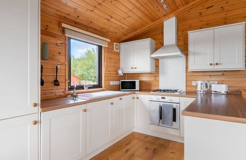 Kinross House | Stunning private villa for 4 guests with WIFI, TV, balcony and pets allowed