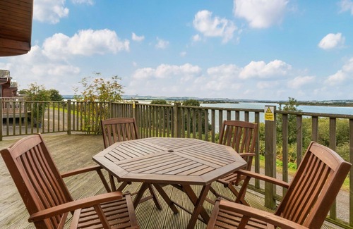 Kinross House | Stunning private villa for 4 guests with WIFI, TV, balcony and pets allowed