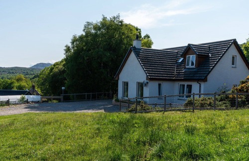 Loch Ness House | Stunning private villa for 7 guests with WIFI, TV, patio and panoramic view