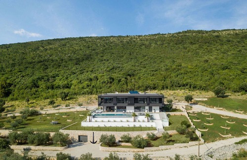 Brovinje Villa | Stunning private villa with private pool, A/C, hot tub, WIFI, TV, terrace and panoramic view