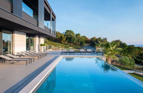 Brovinje Villa | Stunning private villa with private pool, A/C, hot tub, WIFI, TV, terrace and panoramic view
