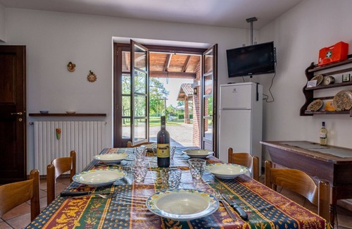 Basaluzzo Villa | Stunning private villa with hot tub, WIFI, private pool, TV, patio, pets allowed and panoramic v.