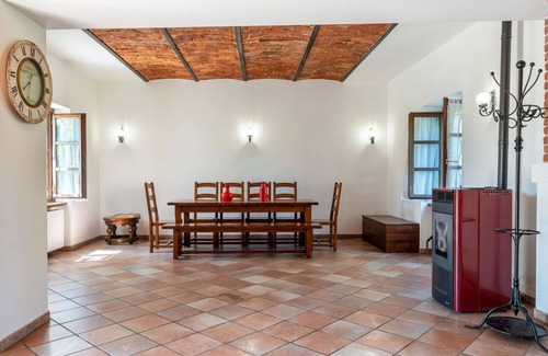 Basaluzzo Villa | Stunning private villa with hot tub, WIFI, private pool, TV, patio, pets allowed and panoramic v.