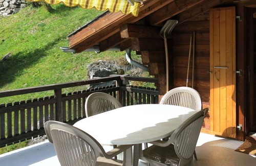 Grimentz House | Stunning private villa for 6 guests with WIFI, TV, terrace, pets allowed and parking