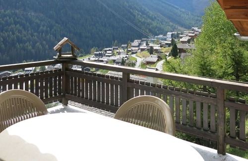 Grimentz House | Stunning private villa for 6 guests with WIFI, TV, terrace, pets allowed and parking