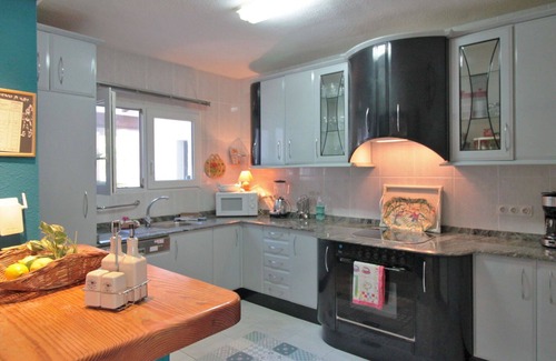 Bell Horizo House | Stunning private villa for 10 people with WIFI, private pool, A/C, TV and patio