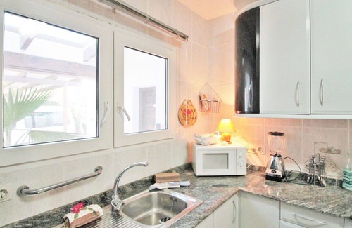 Bell Horizo House | Stunning private villa for 10 people with WIFI, private pool, A/C, TV and patio