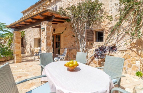 Cala Llombards House | Stunning private villa for 6 people with TV, balcony and pets allowed