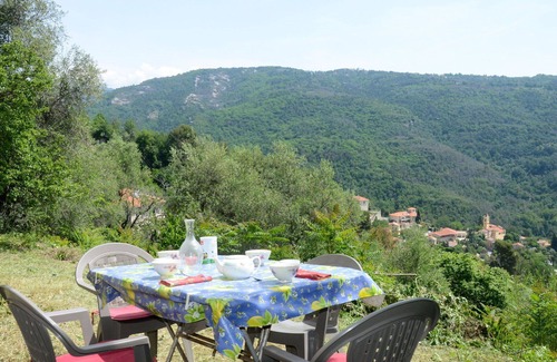Bendejun House | Stunning private villa for 5 people with WIFI, TV, patio and pets allowed