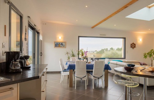 Plouarzel House | Stunning private villa for 6 people with WIFI, TV, terrace and pets allowed