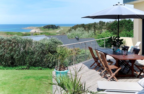 Plouarzel House | Stunning private villa for 6 people with WIFI, TV, terrace and pets allowed