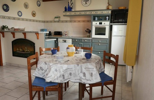 Primelin House | Stunning private villa for 2 people with TV and terrace