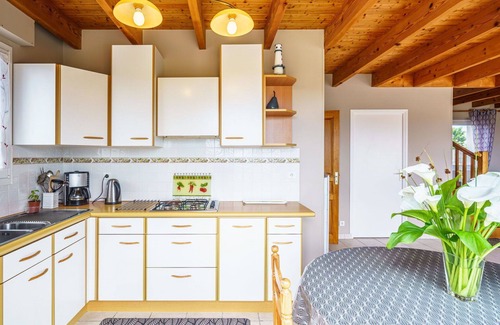 Primelin House | Stunning private villa for 6 guests with TV, terrace and pets allowed