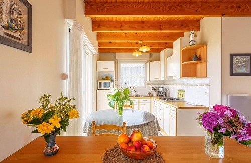 Primelin House | Stunning private villa for 6 guests with TV, terrace and pets allowed
