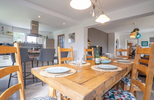 Tregueux House | Stunning private villa for 6 guests with WIFI, TV, patio and pets allowed