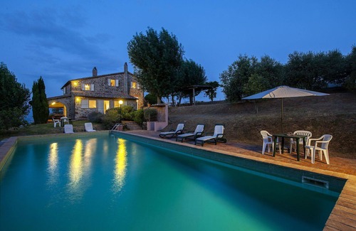 Todi Villa | Stunning private villa for 8 guests with WIFI, private pool, TV and panoramic view