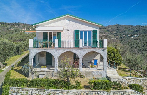 Moneglia House | Stunning private villa for 6 people with A/C, WIFI, TV, patio and pets allowed