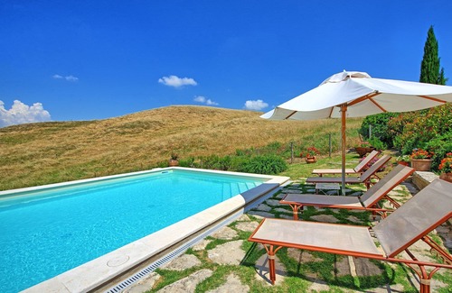 Trequanda Villa | Stunning private villa with WIFI, private pool, TV, veranda, panoramic view, close to Montepulciano