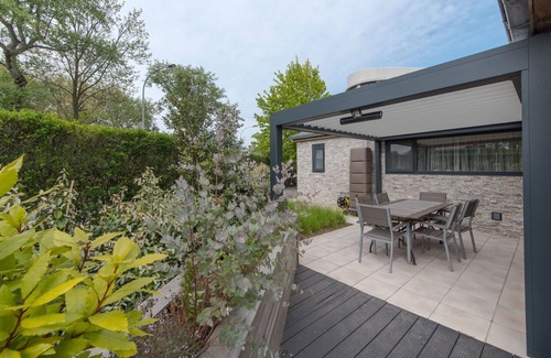 Bredene House | Stunning private villa for 5 guests with WIFI, TV and terrace