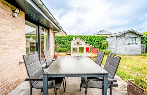 Zandvoorde Villa | Stunning private villa for 4 guests with WIFI and TV
