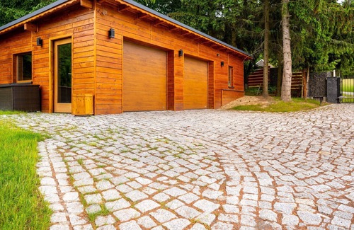 Oybin House | Stunning private villa with WIFI, A/C, hot tub, TV, patio, pets allowed and panoramic view