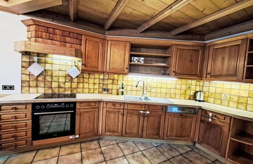 Woergl House | Stunning private villa for 10 guests with hot tub, private pool, WIFI, TV and terrace
