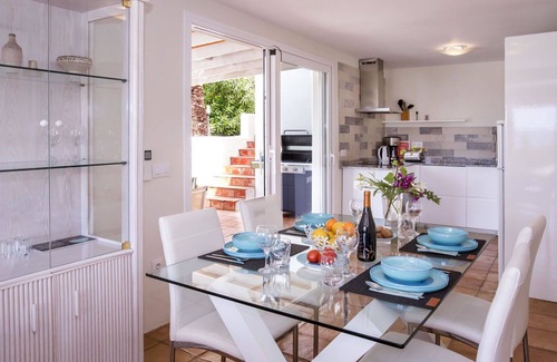 Ermita Villa | Stunning private villa for 4 guests with WIFI, private pool, A/C, TV and terrace