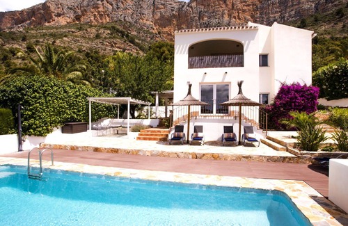 Ermita Villa | Stunning private villa for 4 guests with WIFI, private pool, A/C, TV and terrace